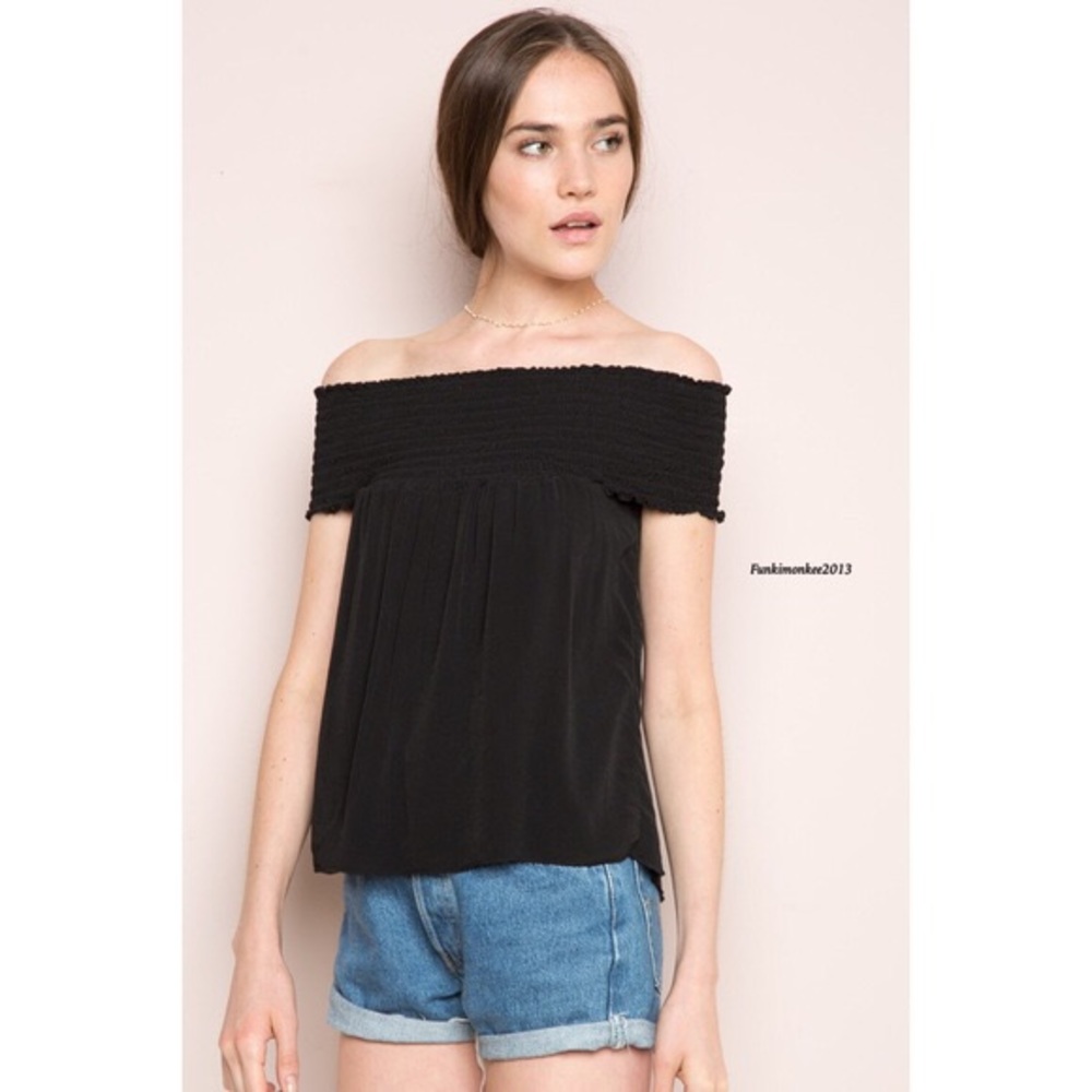Brandy Melville seymour off the shoulder top